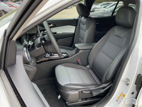 Used 2025 Chevrolet Trax LT image 14