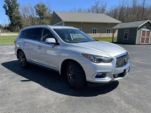 Used 2019 INFINITI QX60 Luxe w/ Essential Package image 3