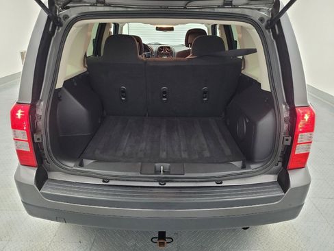 Used 2016 Jeep Patriot Latitude w/ Sun/Sound Group AWD/4WD image 29