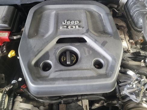 Used 2018 Jeep Wrangler Unlimited Sahara AWD/4WD image 30