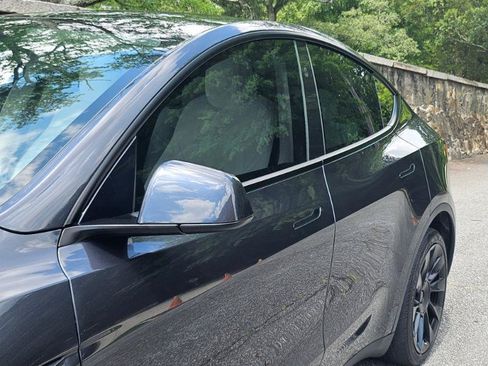 Used 2024 Tesla Model Y Long Range RWD image 22