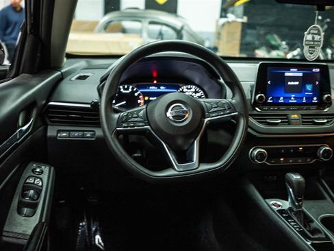 Used 2022 Nissan Altima 2.5 SV image 16
