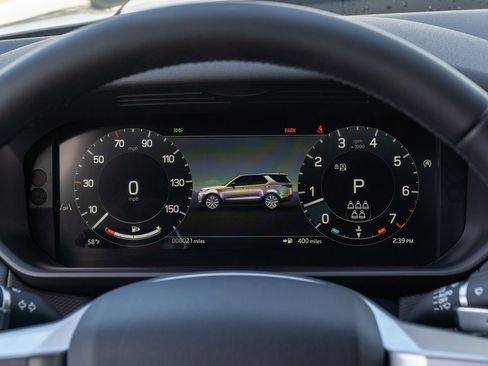 Used 2025 Land Rover Discovery Dynamic SE image 14