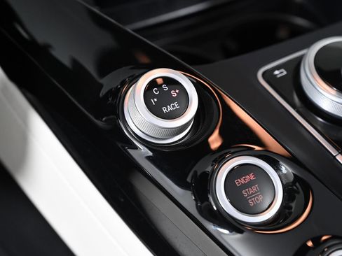 Used 2018 Mercedes-Benz AMG GT C image 31