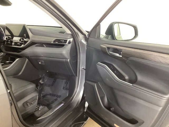 Used 2024 Toyota Highlander Limited AWD/4WD image 22