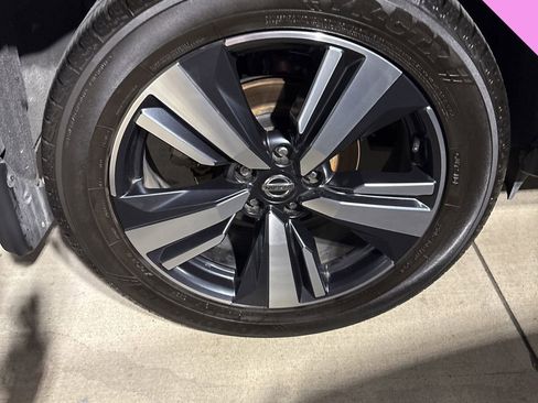 Used 2021 Nissan Rogue SL w/ Premium Package image 18