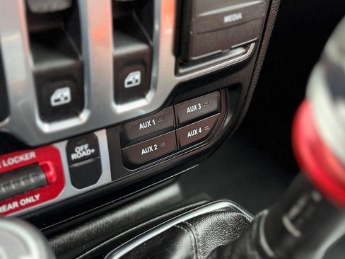 Used 2024 Jeep Wrangler Willys image 16