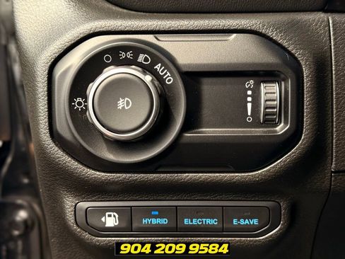 Used 2023 Jeep Wrangler Unlimited Sahara w/ Cold Weather Group AWD/4WD image 16