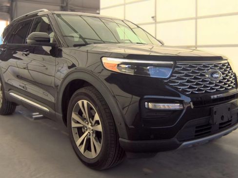 Used 2020 Ford Explorer Platinum AWD/4WD image 2