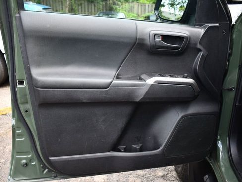 Used 2021 Toyota Tacoma SR5 w/ Trail Edition image 39