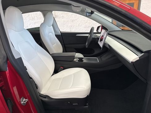 Used 2022 Tesla Model Y Long Range image 52