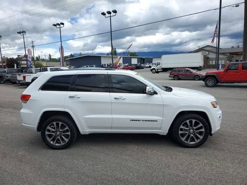 Used 2017 Jeep Grand Cherokee Overland AWD/4WD image 5