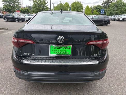 Certified 2023 Volkswagen Jetta SE w/ Panoramic Sunroof Package FWD image 7
