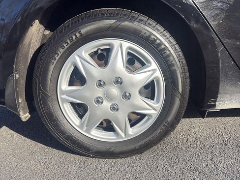 Used 2017 Kia Forte LX image 24