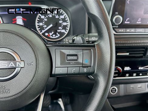 Used 2022 Nissan Rogue SV image 16