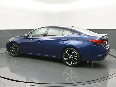 Used 2023 Nissan Altima 2.5 SR image 3