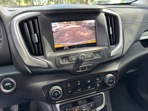 Used 2024 GMC Terrain SLE FWD image 23