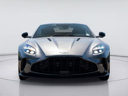 Used 2025 Aston Martin V8 Vantage Coupe RWD image 2
