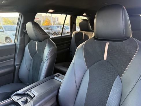Used 2024 Toyota Grand Highlander AWD Hybrid image 9
