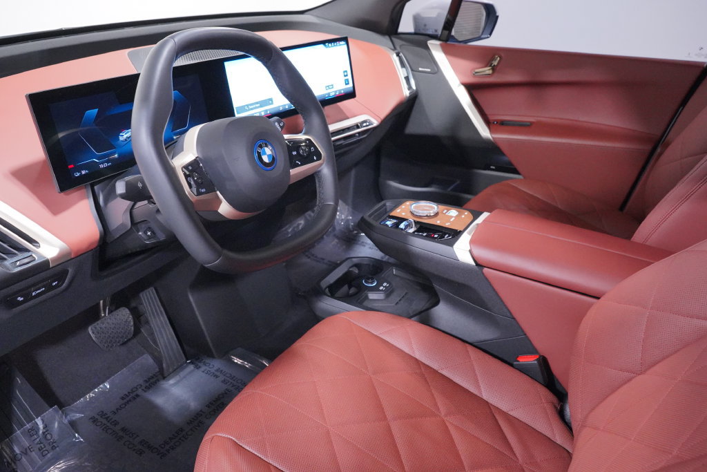 Used 2024 BMW iX xDrive50 w/ Sport Package AWD/4WD image 6