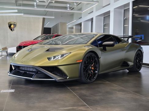 Used 2023 Lamborghini Huracan STO image 1
