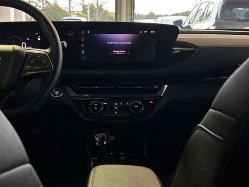 Used 2025 Buick Envista Sport Touring image 18