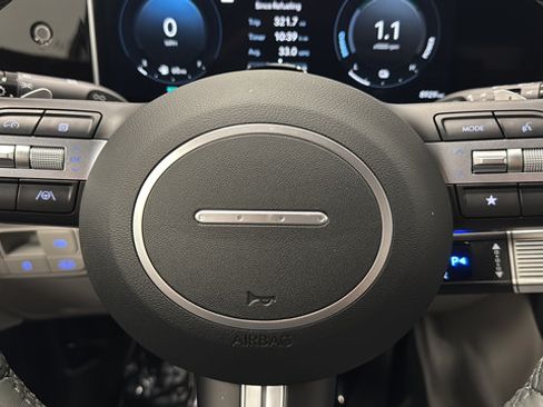 Used 2025 Hyundai Tucson Limited AWD/4WD image 16
