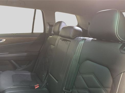 Used 2025 Volkswagen Atlas SE image 18