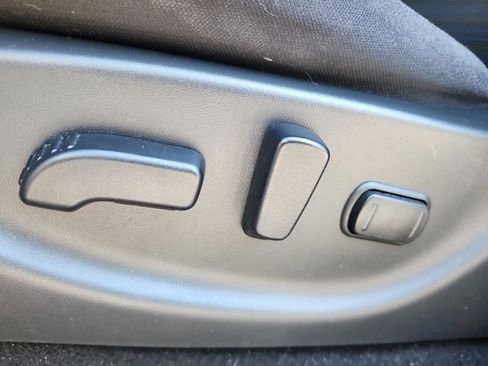 Used 2022 Nissan Leaf SV w/ SV Technology Package image 13