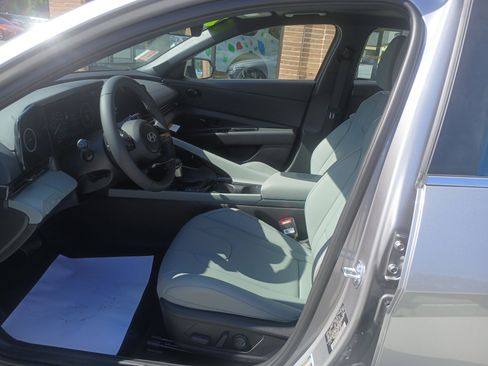 New 2025 Hyundai Elantra Limited image 12