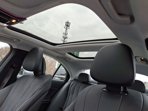 Used 2024 Mercedes-Benz E 350 4MATIC Sedan image 4