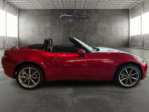 Used 2022 MAZDA MX-5 Miata Grand Touring RWD image 2