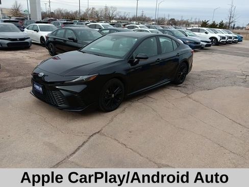 Used 2025 Toyota Camry SE image 9