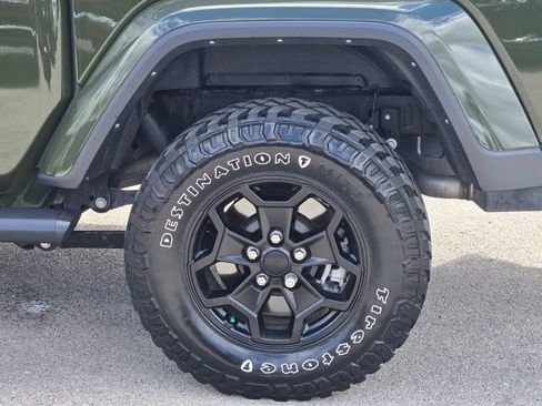 Used 2021 Jeep Gladiator Willys image 14