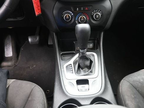 Used 2014 Jeep Cherokee Sport FWD image 13