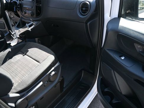 Used 2016 Mercedes-Benz Metris image 16