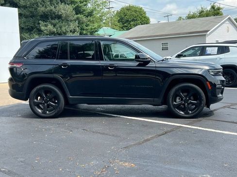 Used 2023 Jeep Grand Cherokee Limited w/ Black Appearance Package AWD/4WD image 49