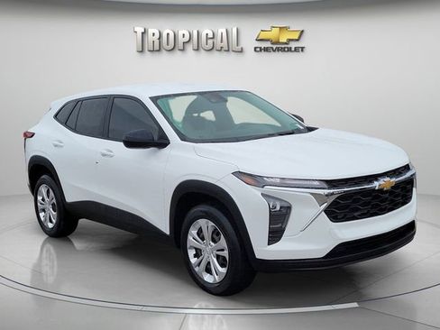 Used 2024 Chevrolet Trax LS image 4