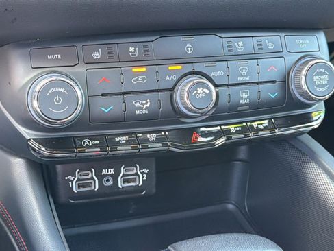 Used 2024 Dodge Durango GT AWD/4WD image 14