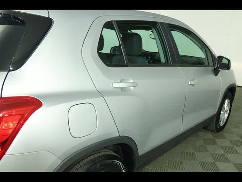 Used 2019 Chevrolet Trax LS FWD image 16