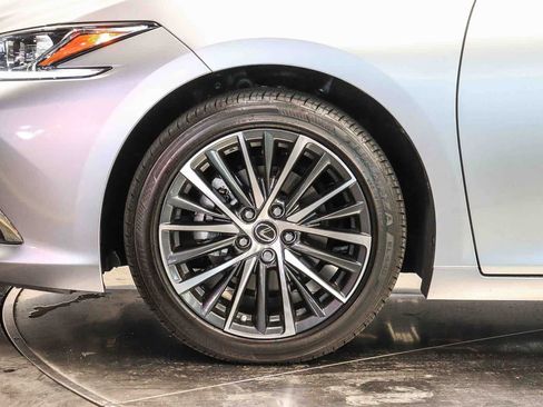 Used 2024 Lexus ES 350 w/ Premium Package FWD image 9