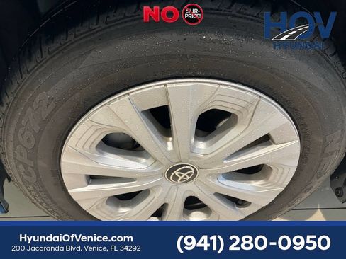Used 2022 Toyota Prius LE FWD image 10