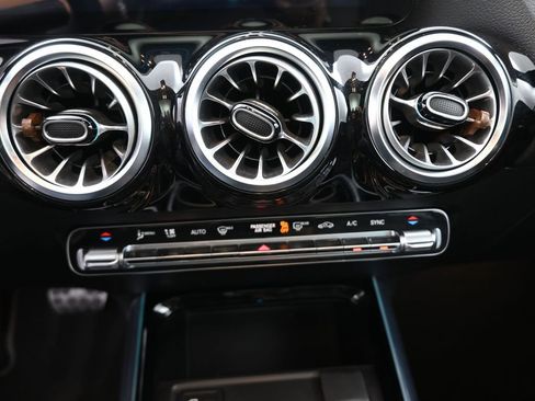 Used 2022 Mercedes-Benz GLA 250 image 3