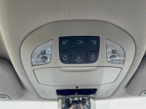 Used 2023 Chrysler Pacifica Touring-L FWD image 27