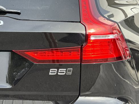 New 2025 Volvo V60 B5 Cross Country Ultra w/ Protection Package Premier image 7
