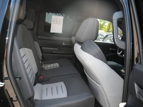 Used 2025 Toyota Tacoma TRD Sport AWD/4WD image 17