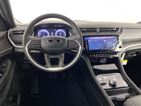 New 2026 Jeep Grand Cherokee Altitude image 18