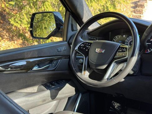Used 2020 Cadillac Escalade Platinum image 13