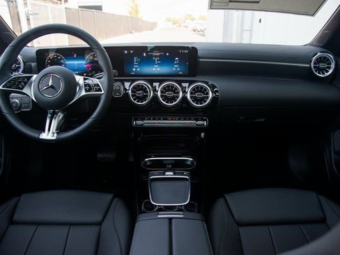 Used 2025 Mercedes-Benz CLA 250 4MATIC image 27