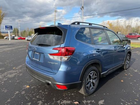 Used 2023 Subaru Forester Premium image 4